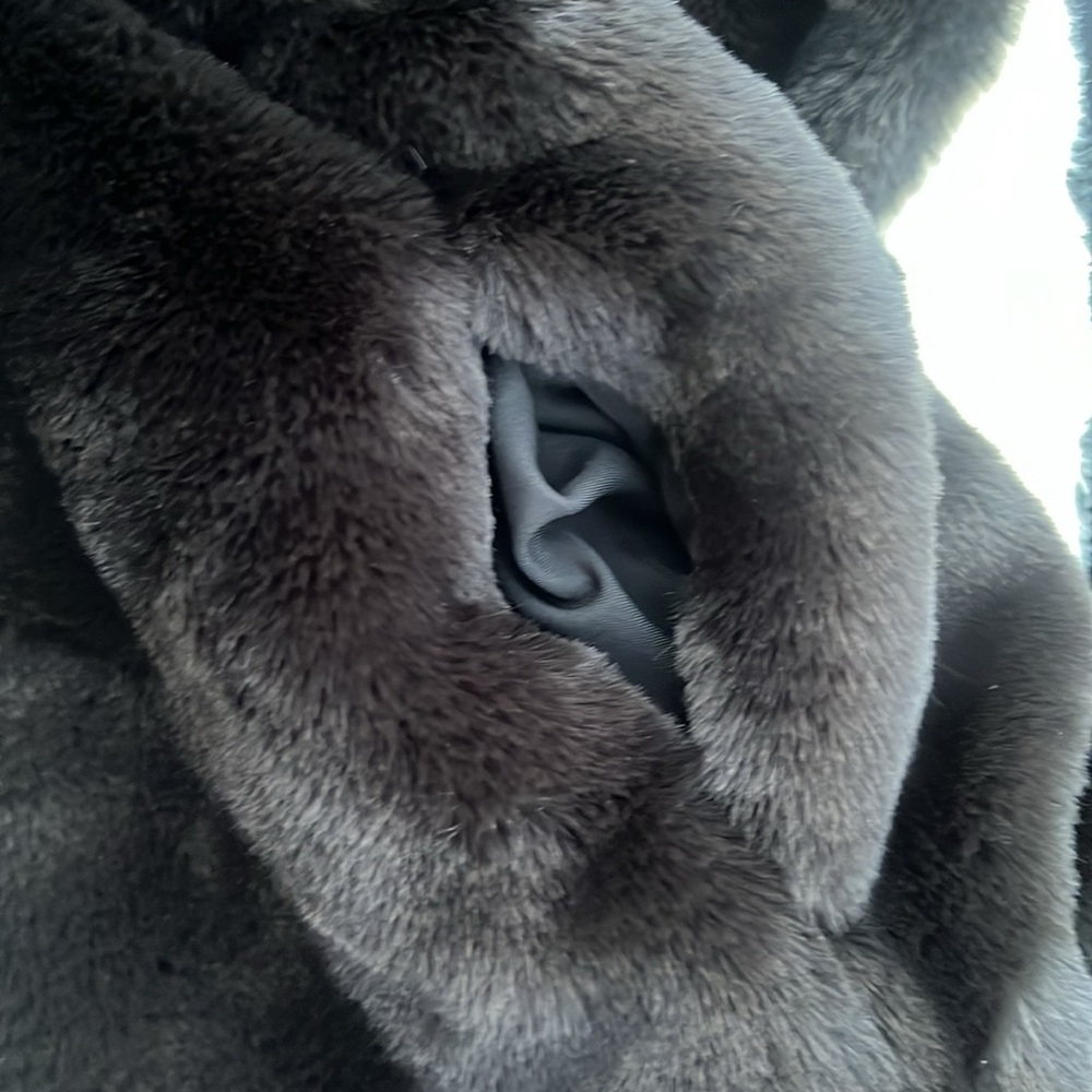 NWT Nike Women’s Oversized Faux Fur Swoosh Jacket in Black Fossil White - Picture 6 of 7